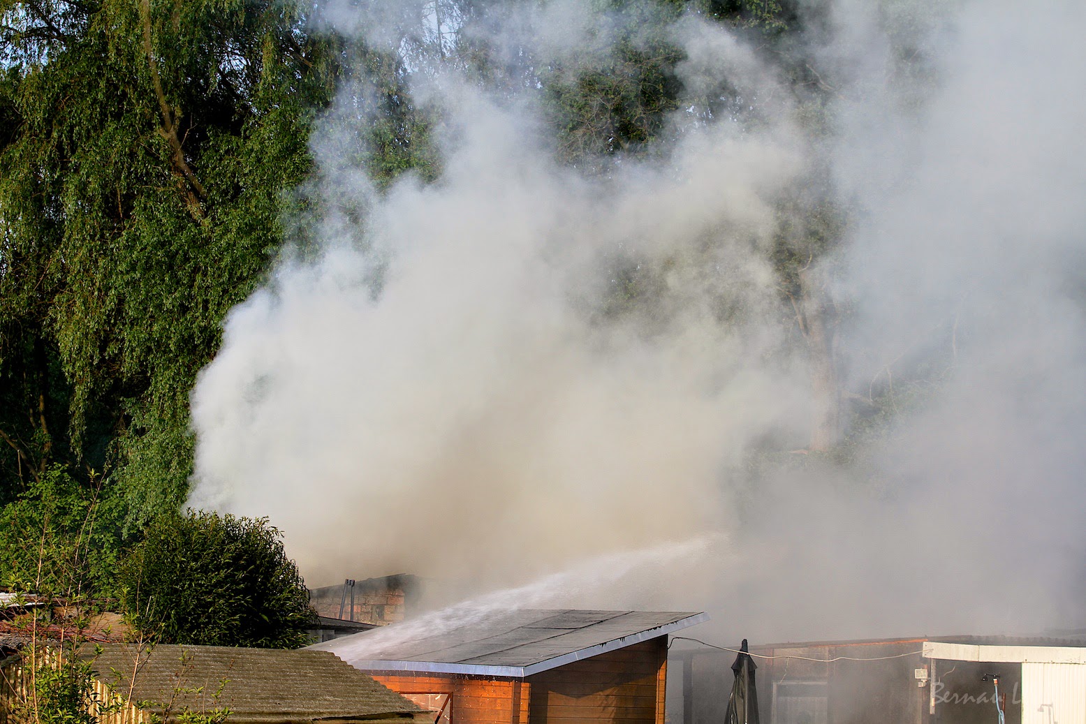 Bernau: Grosseinsatz der Feuerwehr - Bungalow Brand... 71 Bernau LIVE - Dein Stadtmagazin für Bernau bei Berlin
