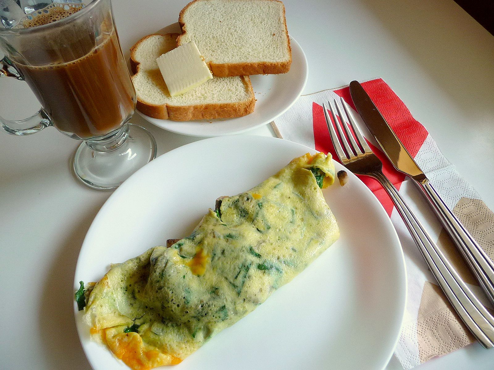 The Red Gingham: One Egg Veggie Omelette (not necessarily vegan)