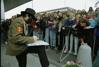 Fotos Com Historia  Michael Jackson na Polônia (Depoimento de Fã) Michael+jackson+polonia+%281%29