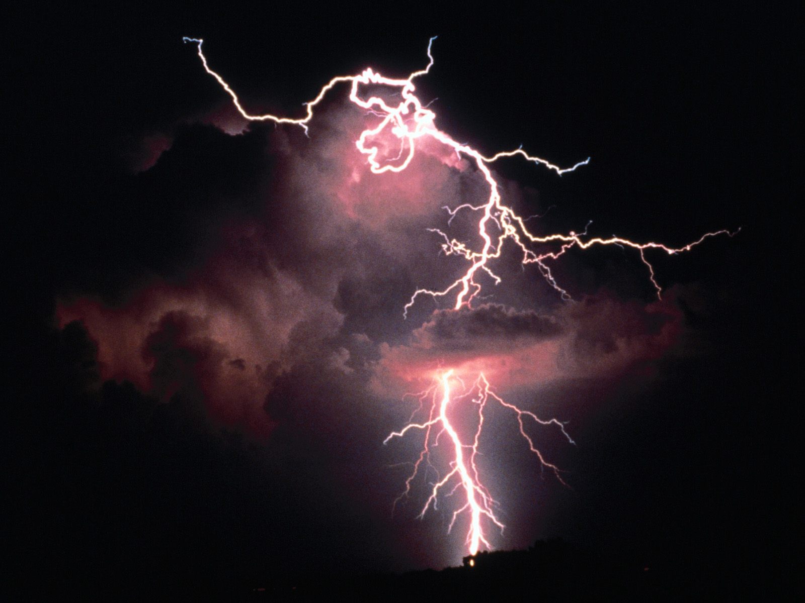 http://2.bp.blogspot.com/-ttHPaXeNg9k/T40-e_-vjAI/AAAAAAAABiE/AnuPbE6jMpE/s1600/electrical-evening-lightning-pictures.jpg