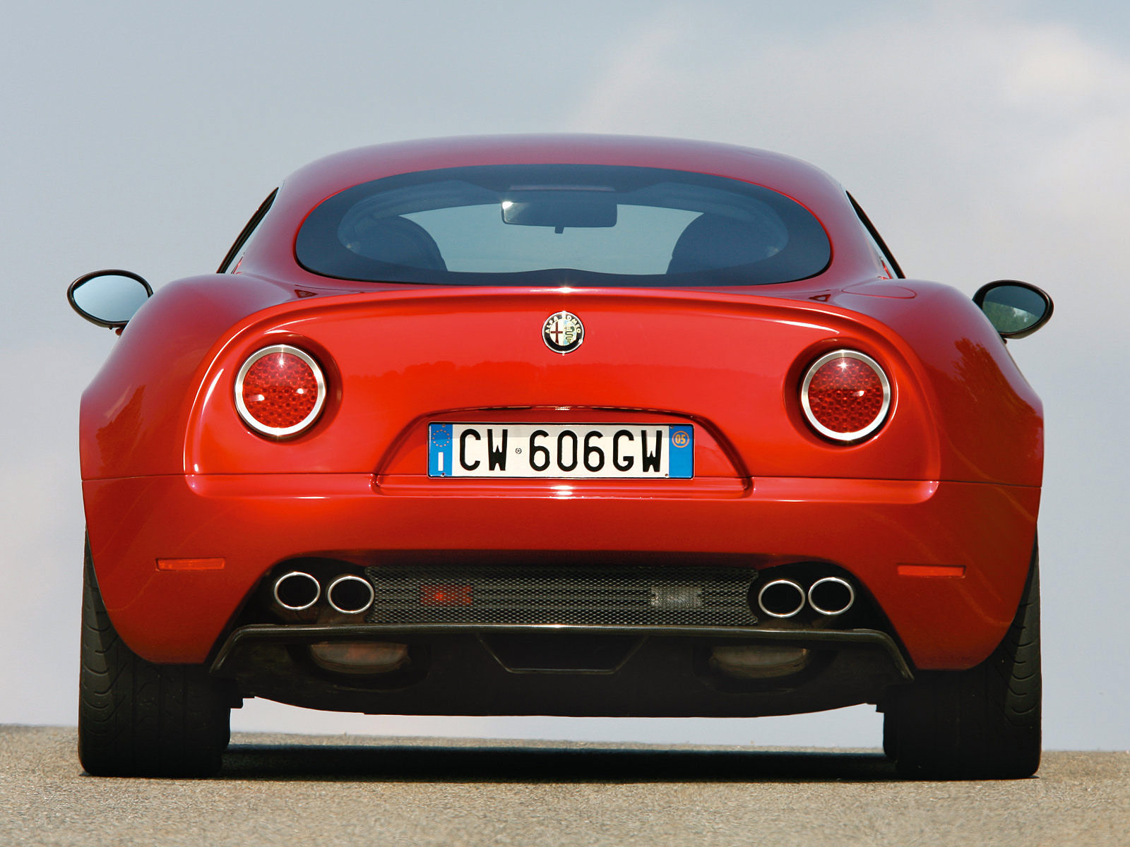 http://2.bp.blogspot.com/-ttzDT1c0ZZA/Tr3S0M-MrQI/AAAAAAAAD2I/rIwlaEYlbPQ/s1600/2007_ALFA-ROMEO-8C-Competizione_car-desktop-wallpaper_07.jpg
