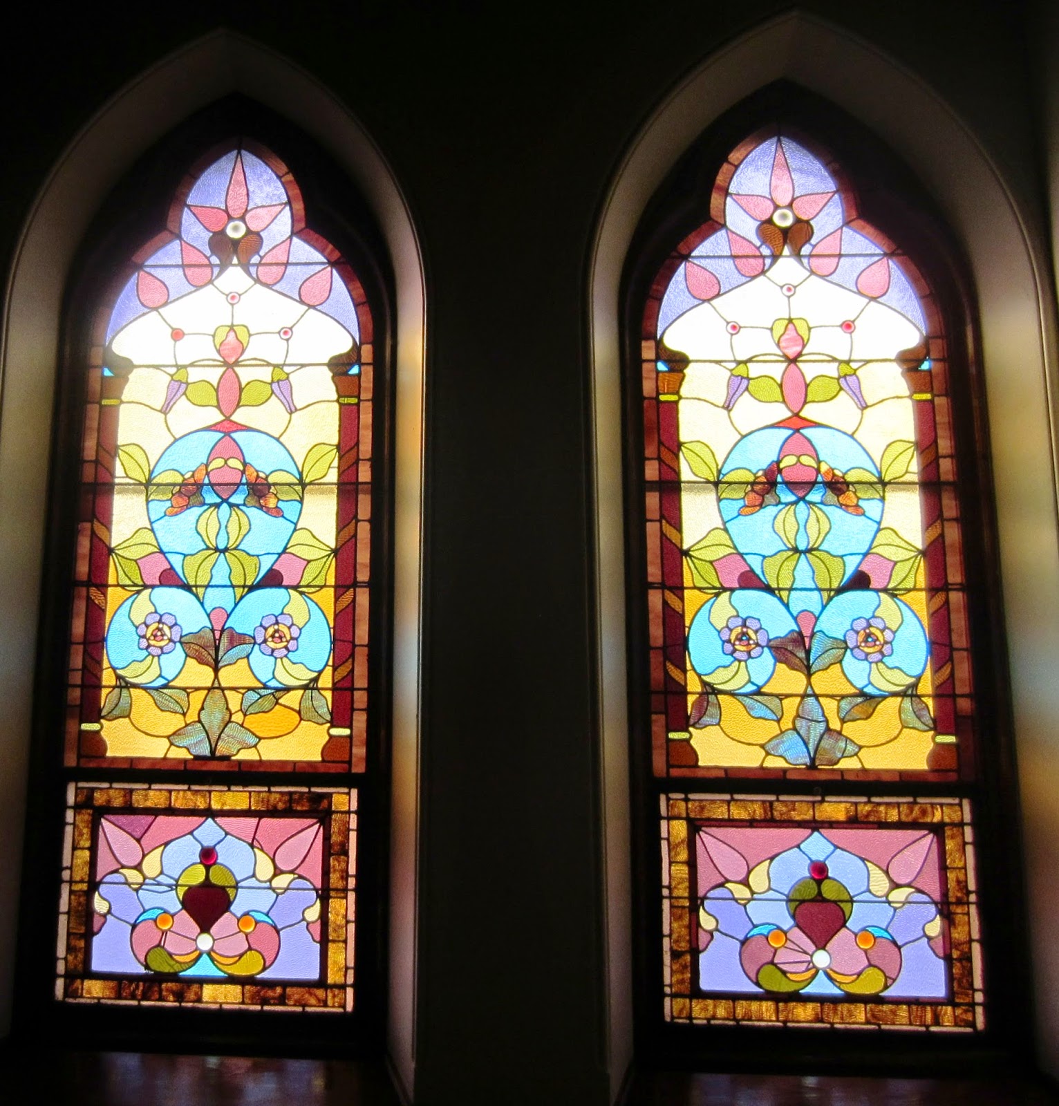 Souvenir Chronicles PORTLAND, OREGON AROUND TOWN