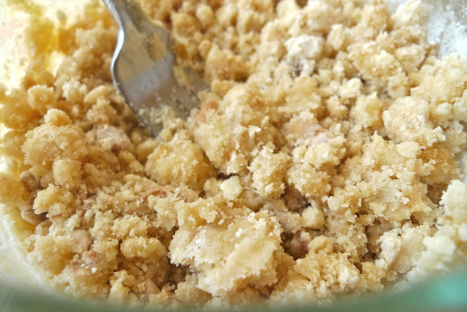 siriously delicious Bisquick Blueberry Muffins with Crumb Topping