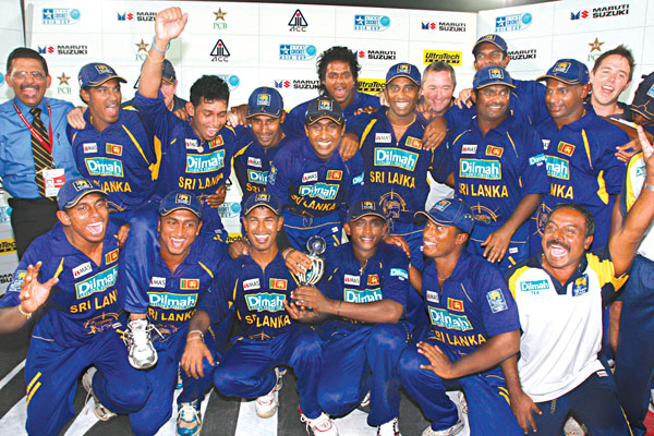 Photo & Wallpaper SRILANKA CRICKET TEAM 2011