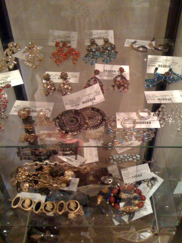 Girl about Dubai Vintage clothing boutique in Dubai!