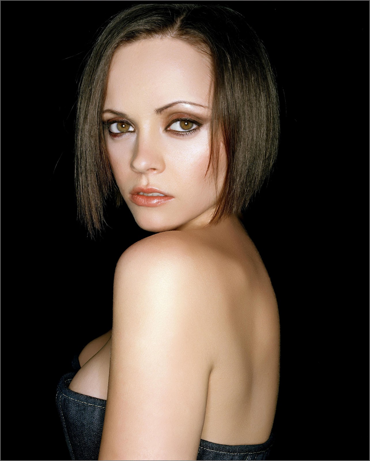 http://2.bp.blogspot.com/-tvfiEFhwH3E/T28vns2PlfI/AAAAAAAAALE/d8IV3ZNkSb0/s1600/christina-ricci2_actress.jpg