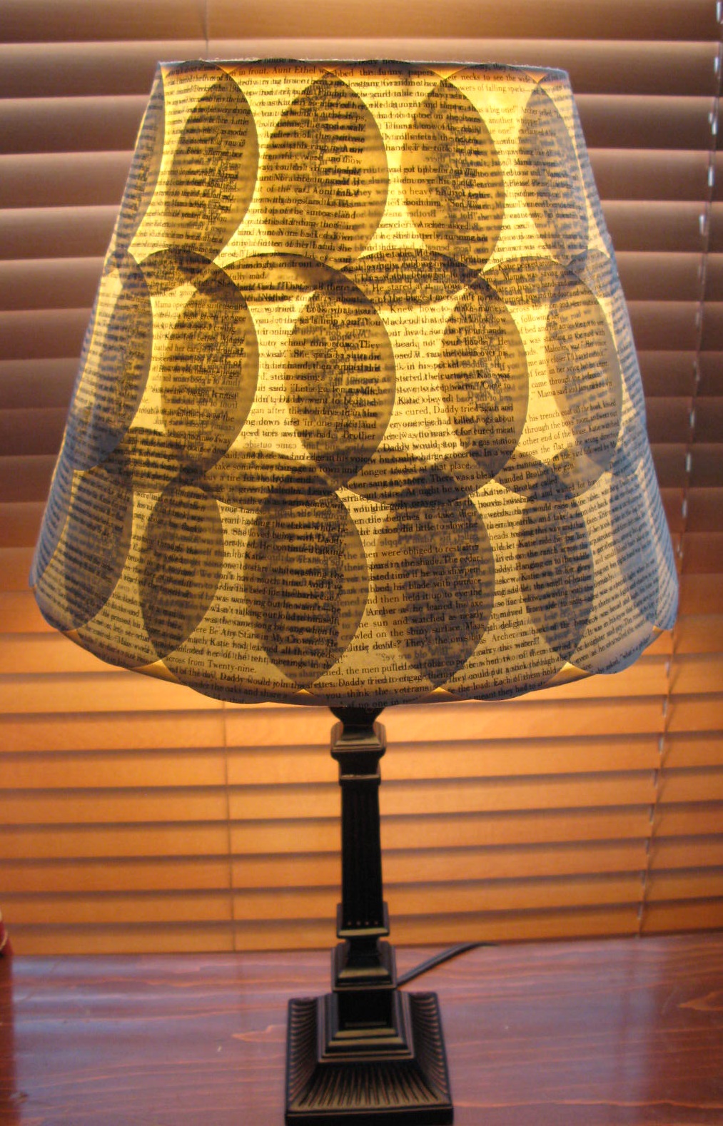 Roundabout Thrifty Thursday......Book page Lamp