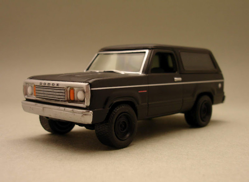 Diecast Hobbist 1977 Dodge Ramcharger