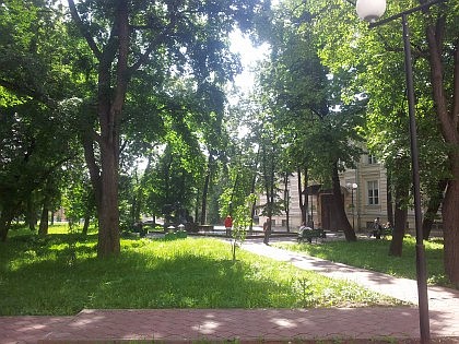 Парк и фонтан у Ожогового центра, бывшей Гурьевской богадельни