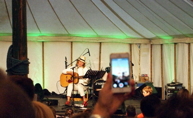 Cerys Matthews sing along at The Good Life Experience