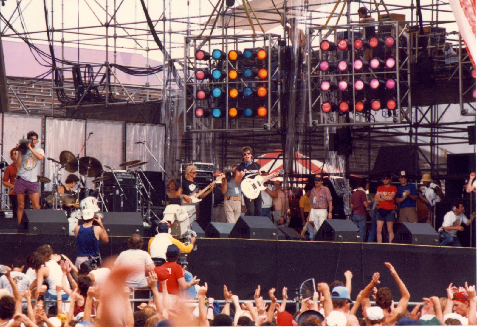 fans photos from the 1985 live aid concert at wembley do they know it s christmas band aid