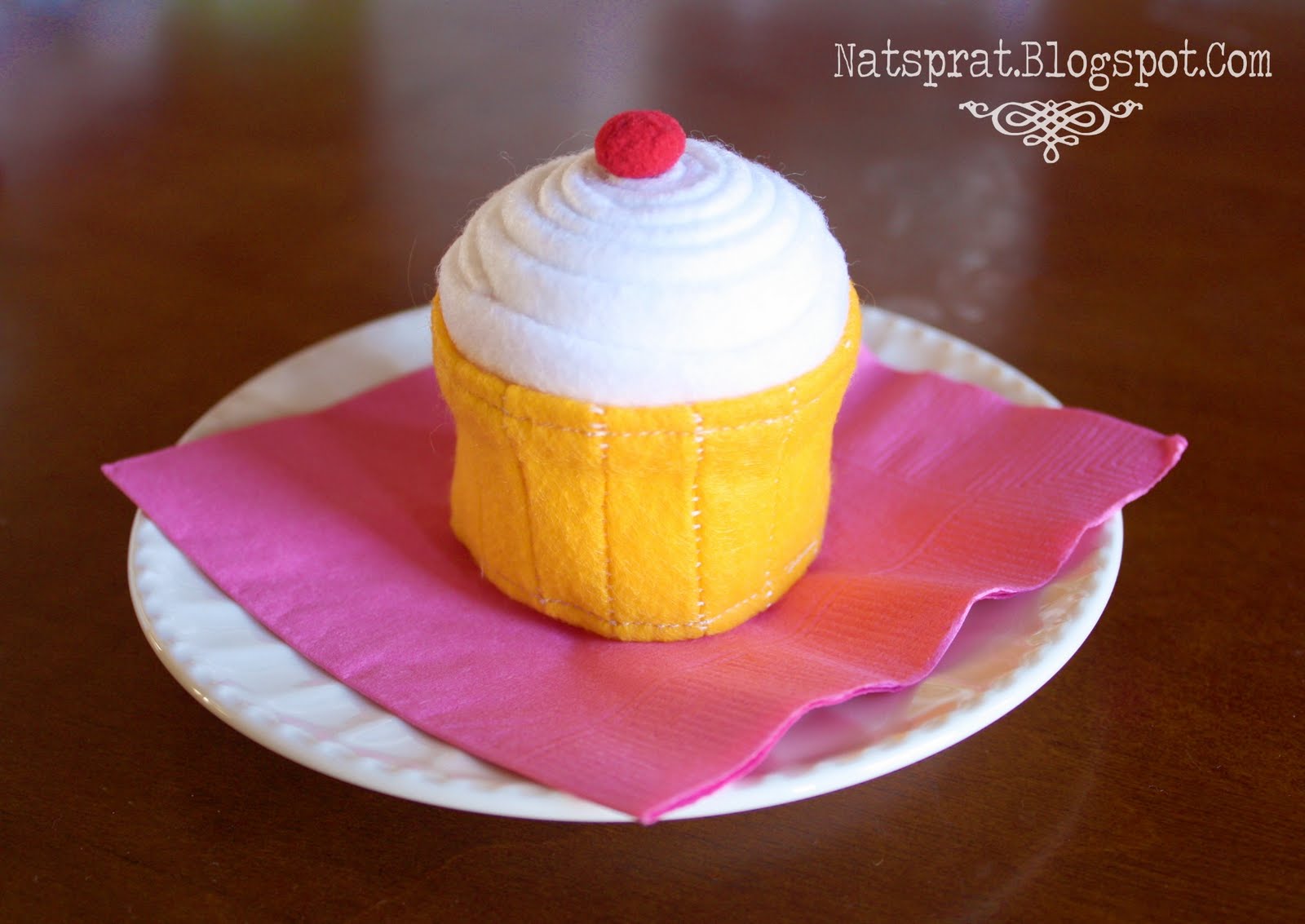 NatSprat Cupcake Pin Cushion TUTORIAL!