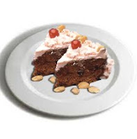 Torta de guindas y almendras Plato con dos porciones de torta de guinda