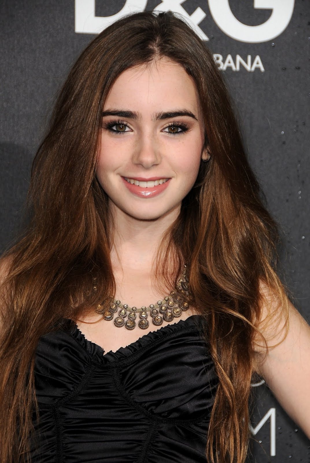 http://2.bp.blogspot.com/-u2VZRUdSqQY/Tc8BJRahkaI/AAAAAAAABCQ/8ZWdN_f57Eo/s1600/lily-collins-15801.jpg