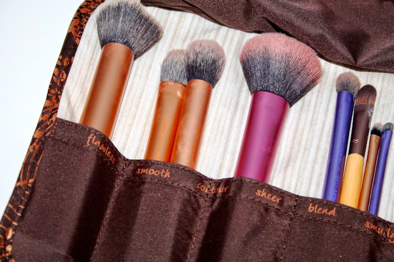 REVIEW ecoTOOLS COLLECTOR'S BRUSH ROLL WITH MULTITASKING FACE BRUSH