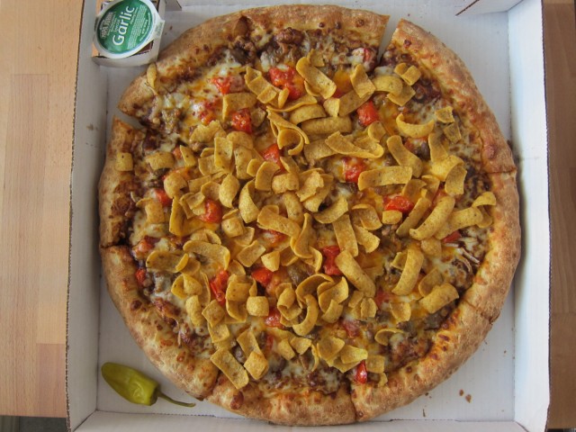 papa-johns-fritos-chili-pizza-01.JPG