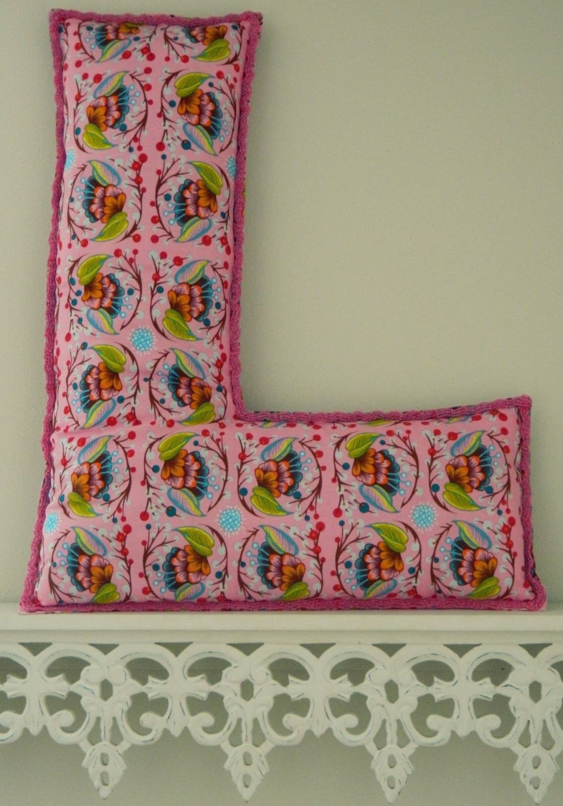 Sew Homegrown {DIY} The Letter Pillow