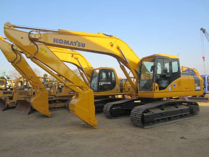 EXCAVATOR KOMATSU