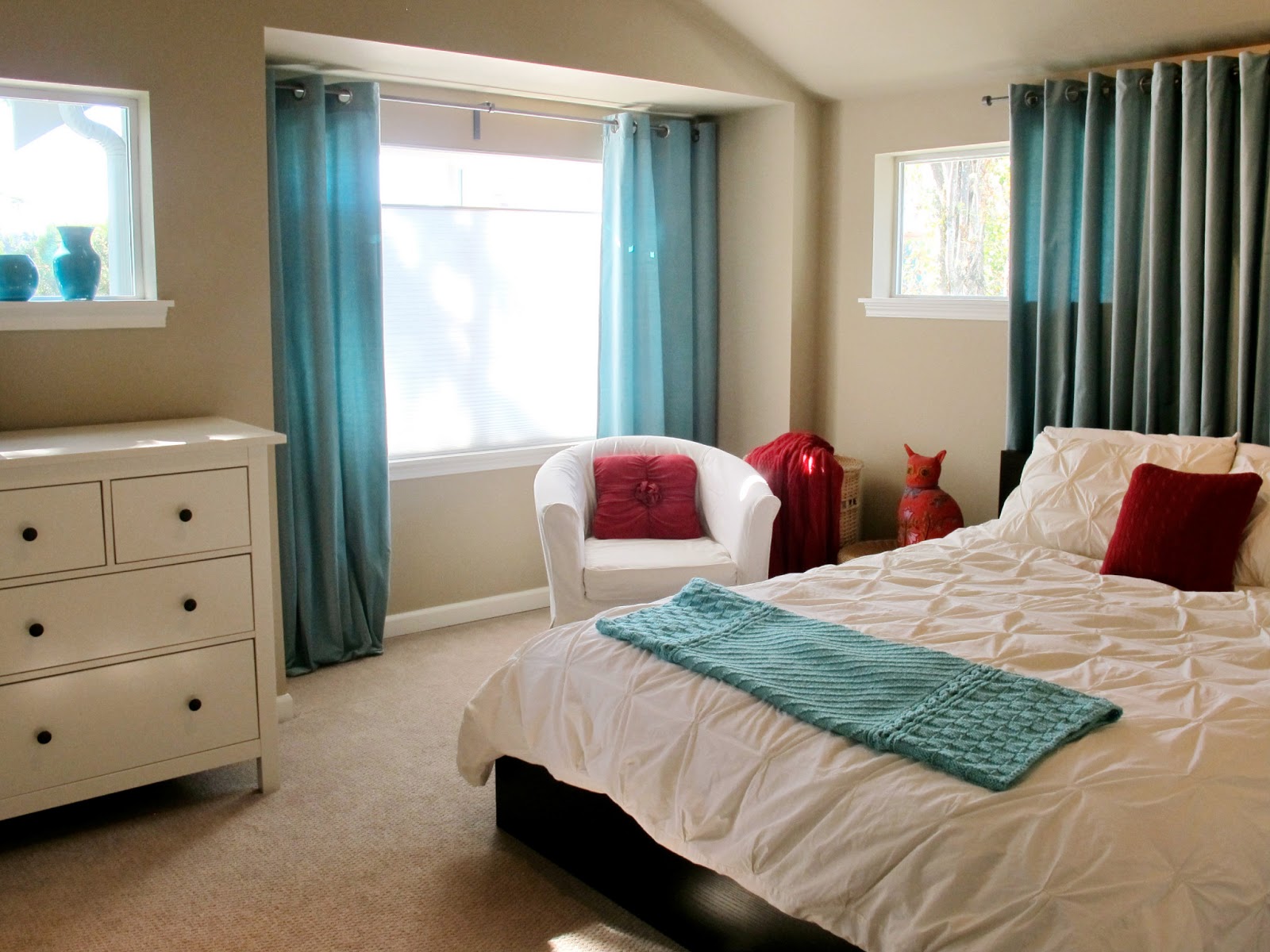 Blukatkraft Simple Bedroom Makeover White Turquoise Red