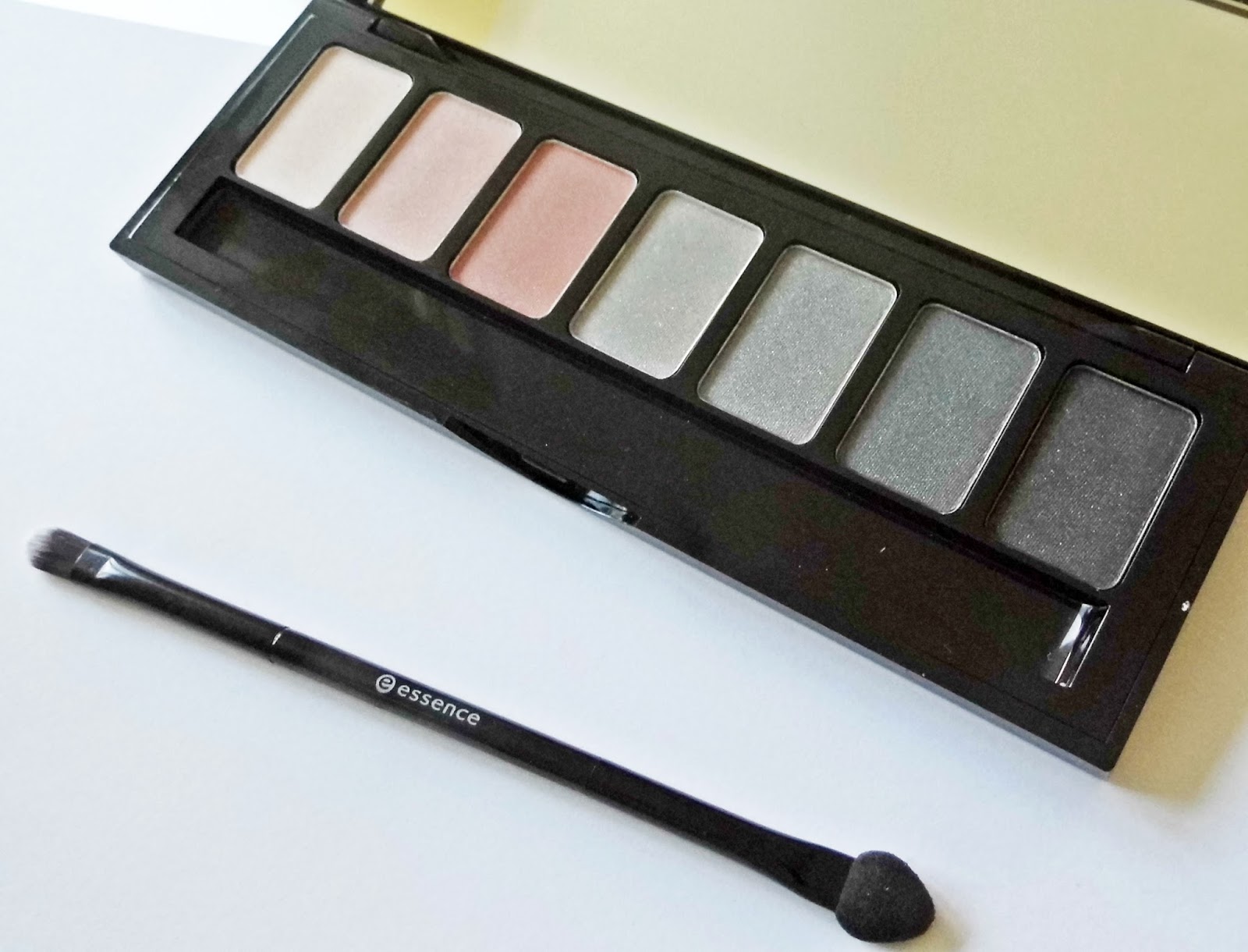 Essence All That Grey Limited Edition 7 Shades of Rose and Grey