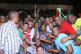 Virgilio Castillo Chola se corona campeón del basket superior de La Romana