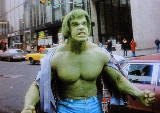 THE INCREDIBLE HULK LOU FERRIGNO ROARING GREEN IN TIMES SQUARE NEW YORK  POSTER