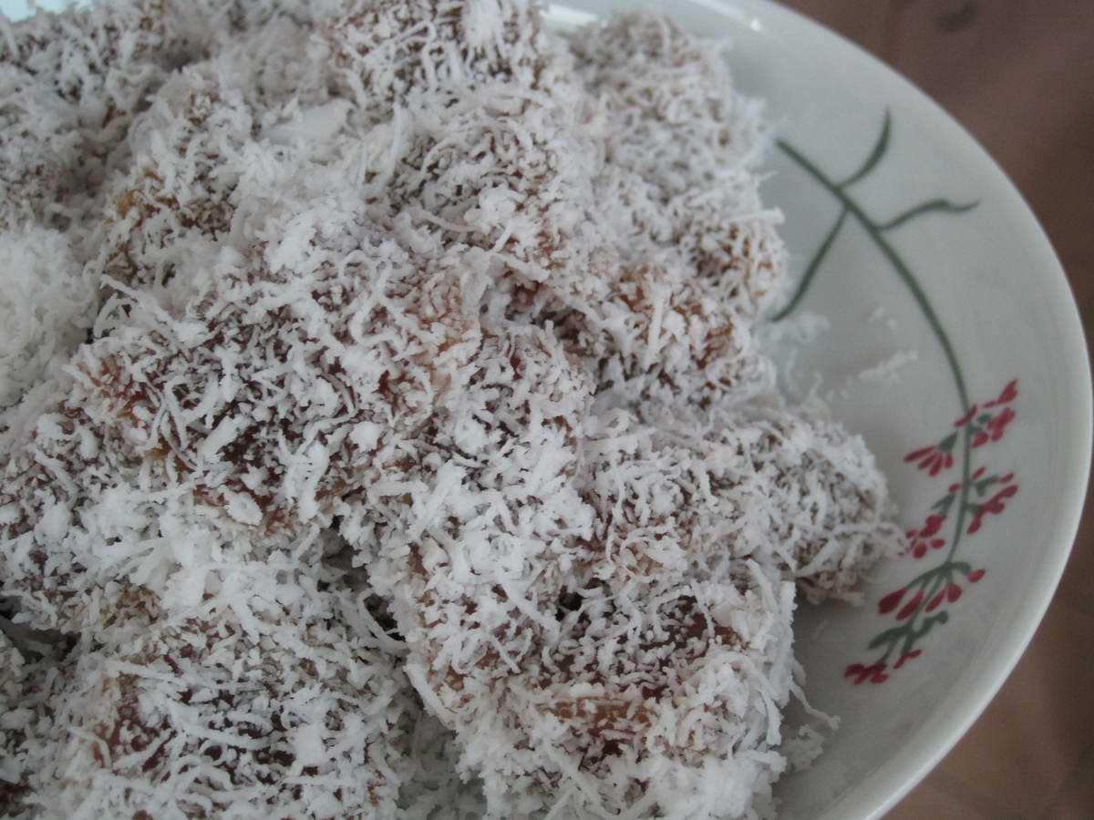 Malay kuih with gula melaka image