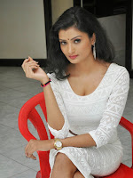 Actress Ishitha Vyas sizzling pics-cover-photo