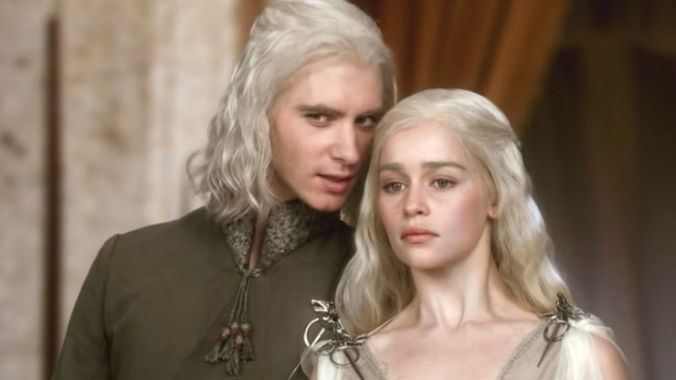 ::: Singe. ::: - Inscriptions & Bande-annonce - Page 4 Harry+Lloyd+and+Emilia+Clarke+as+Viserys+and+Daenerys+Targaryen+on+Game+of+Thrones+S01E01
