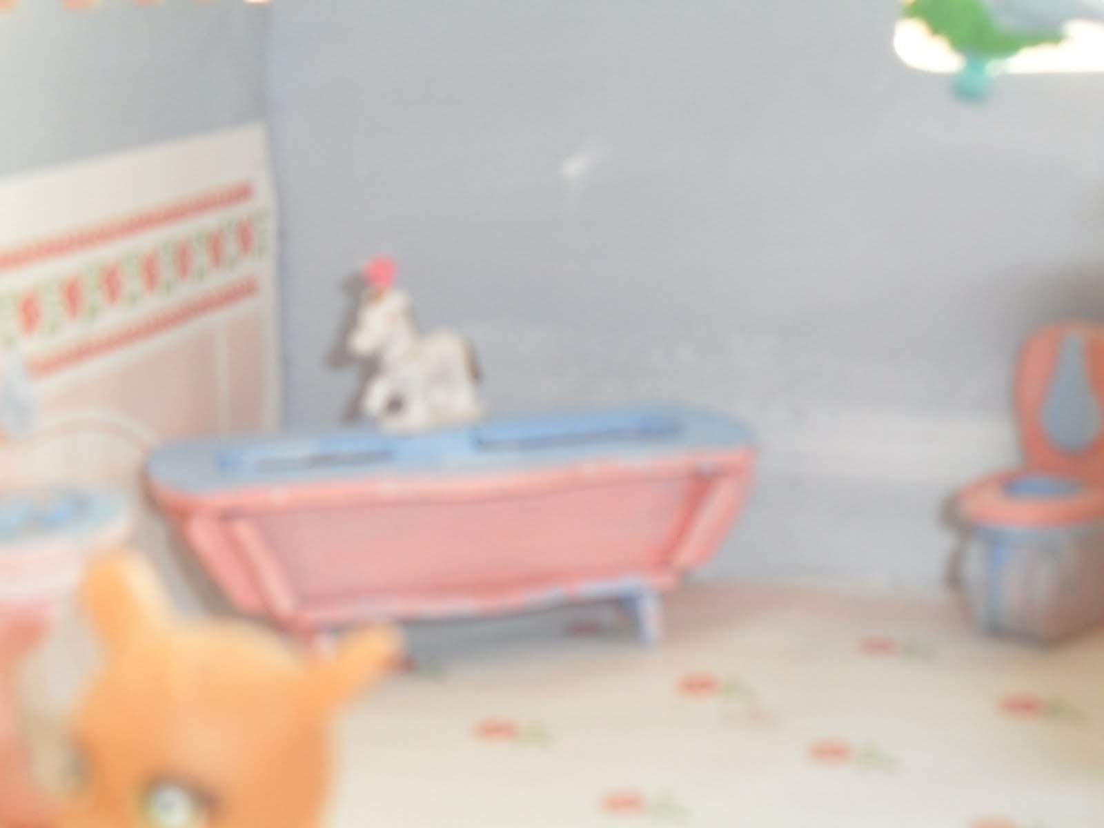 Puppenhaus Tapete Kinderzimmer : und diese tapete ist orginal puppenhaus tapete schrank und spiegel Puppenhaus Tapete Kinderzimmer : und diese tapete ist orginal puppenhaus tapete schrank und spiegel