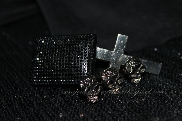 A sneak peak on my glam rock party pieces.Fashion, Fashion Photo, forever 21: A sneak peak on my glam rock party pieces.Fashion, Fashion Photo, forever 21: black dress, bing ring, cross connector ring, skull connector ring.