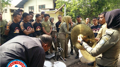 Puluhan Anggota Sat Pol. PP Kabupaten Bima Latihan Drum Band