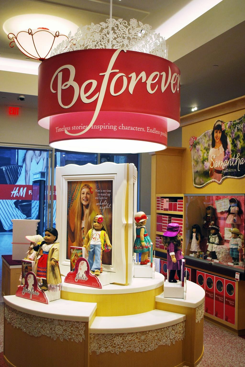 Living A Doll's Life *In Store Report* Peek Inside AGP NC + Holiday