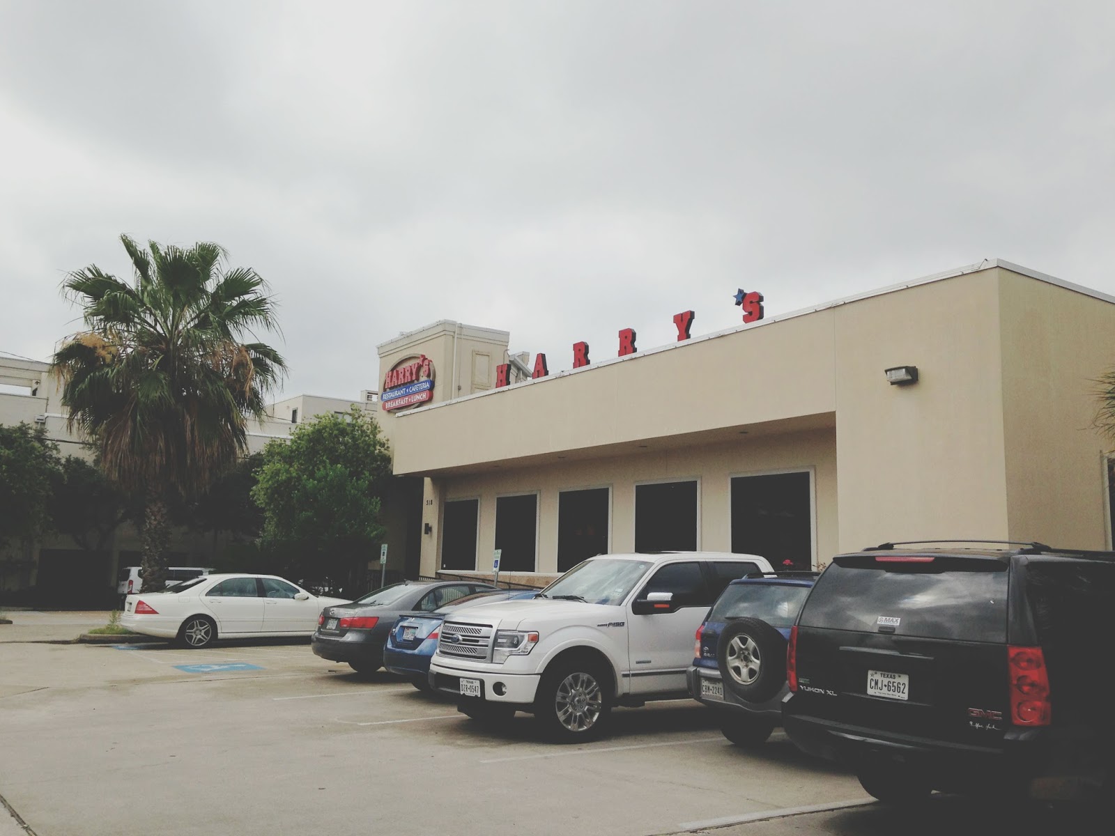 Harry's Restaurant & Cafe | Adventures in a New(ish) City