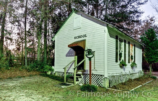 Cozy remade telegraph office is now a cottage used as a schoolhouse. Find on Leslie Anne Tarabella blog.