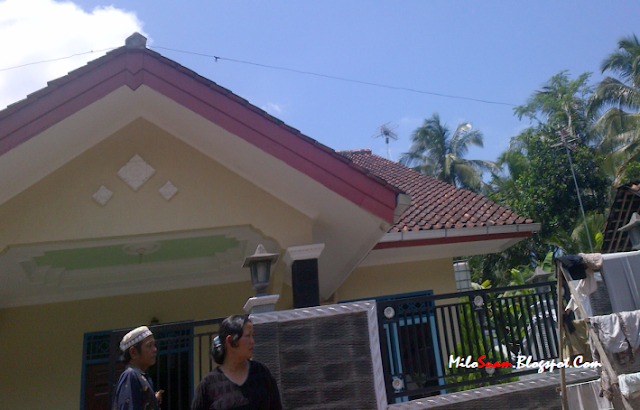 Rais Yatim, ini rumah siapa, dan siapakah wanita di depan rumah ini?