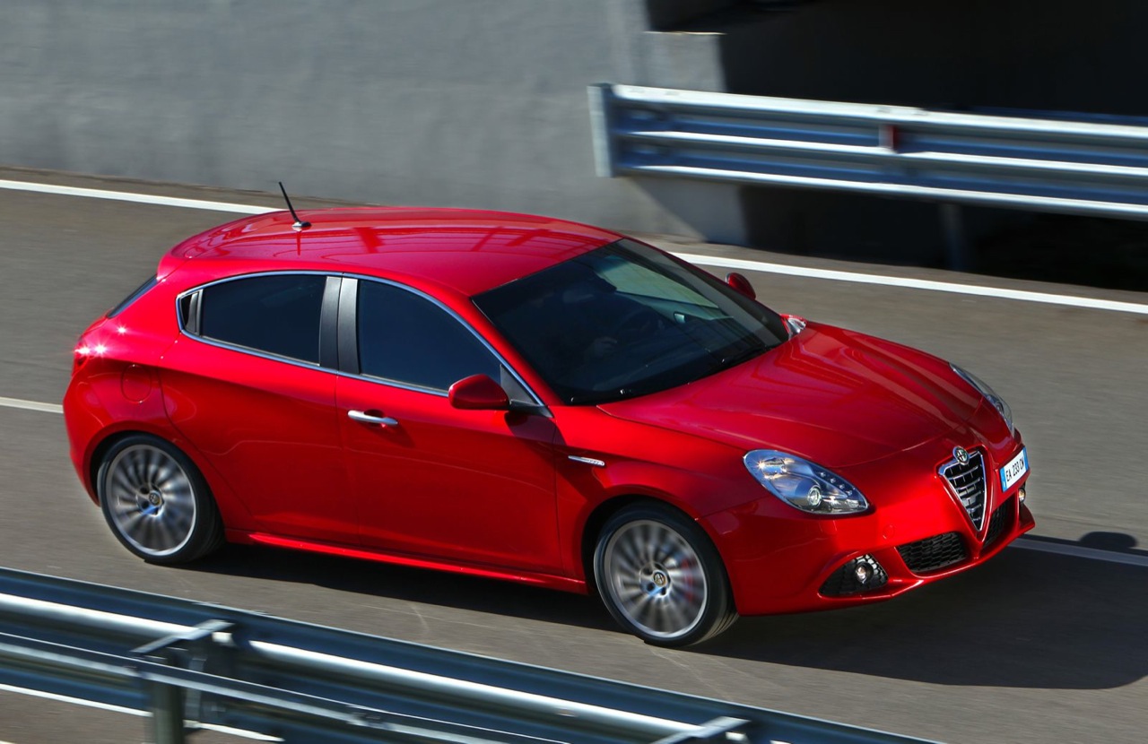 http://2.bp.blogspot.com/-uQ_Ssd2ITc4/TfWQRjDxf0I/AAAAAAAAAqI/3ziFJ2ng-Ro/s1600/2011_alfa_rome_giulietta_images_014.jpg