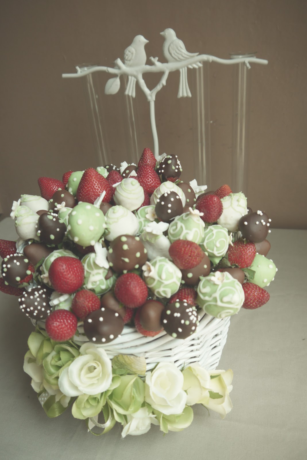 bakeries with chocolate covered strawberries