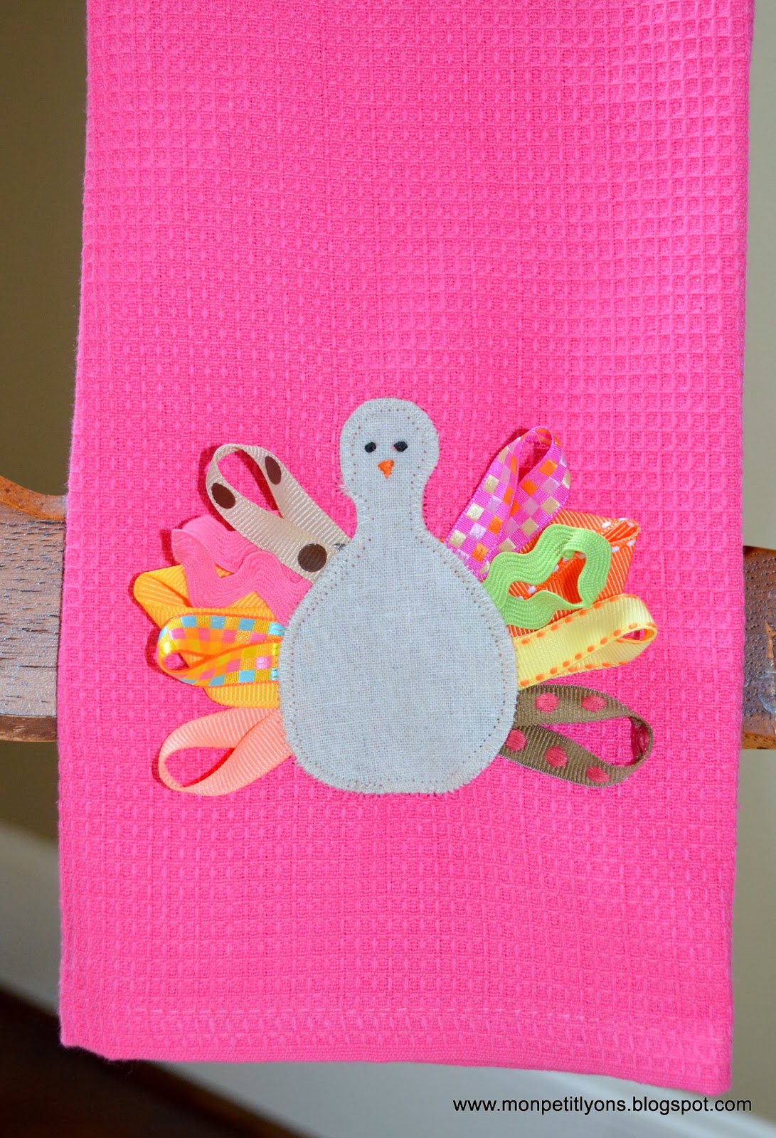 mon petit lyons {sewing tutorial} Turkey Tea Towel