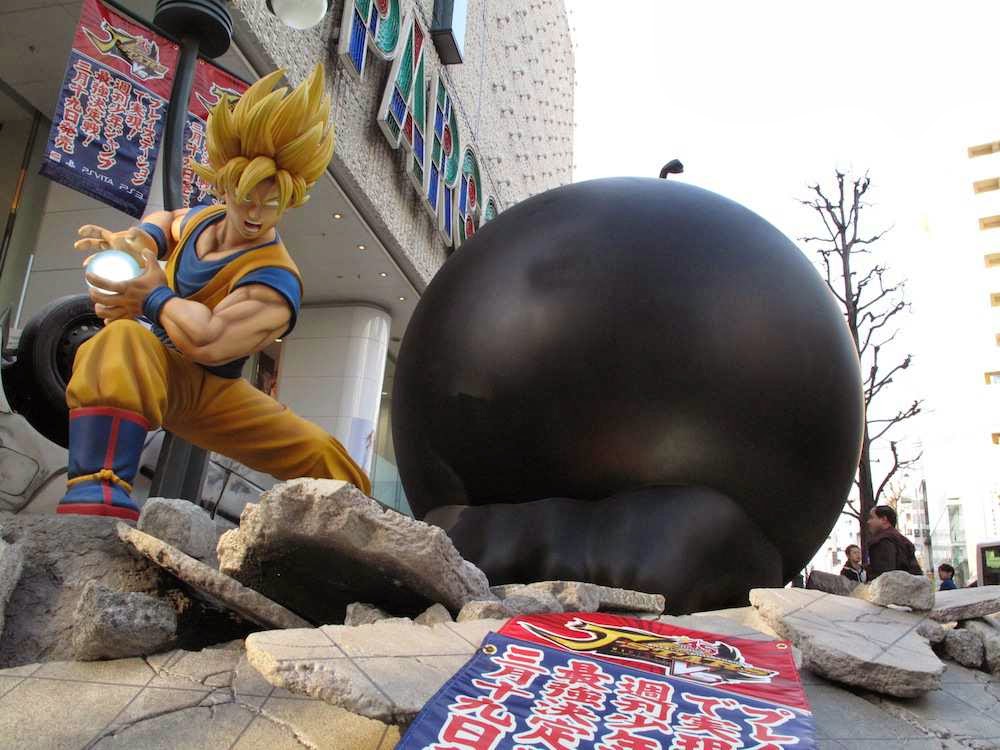 LifeSize Dragon Ball & One Piece Statue Fight Built to Celebrate Game