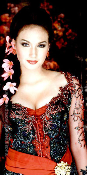 Kebaya Modern Anne Avantie