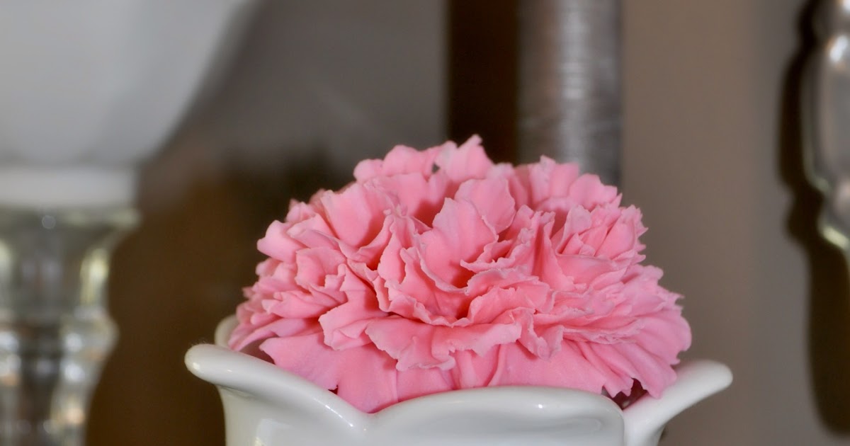 Copcakes Simple Fondant Carnation Tutorial