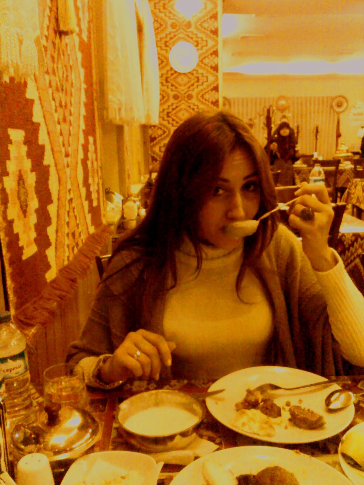 İki Dil Bir Bavul Ye Dua et Sev