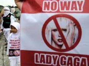 Opick: Lady Gaga akan membaptis pengikut setan Opick: Lady Gaga akan membaptis pengikut setan