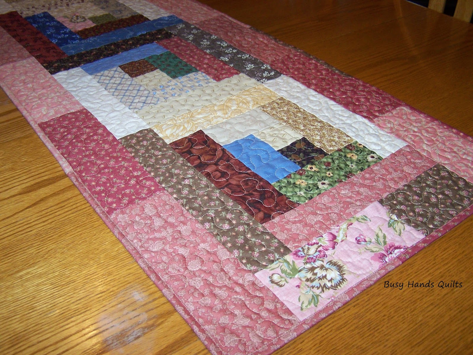 Busy Hands Quilts Thimbleberries Log Cabin Table Runner in Mauve