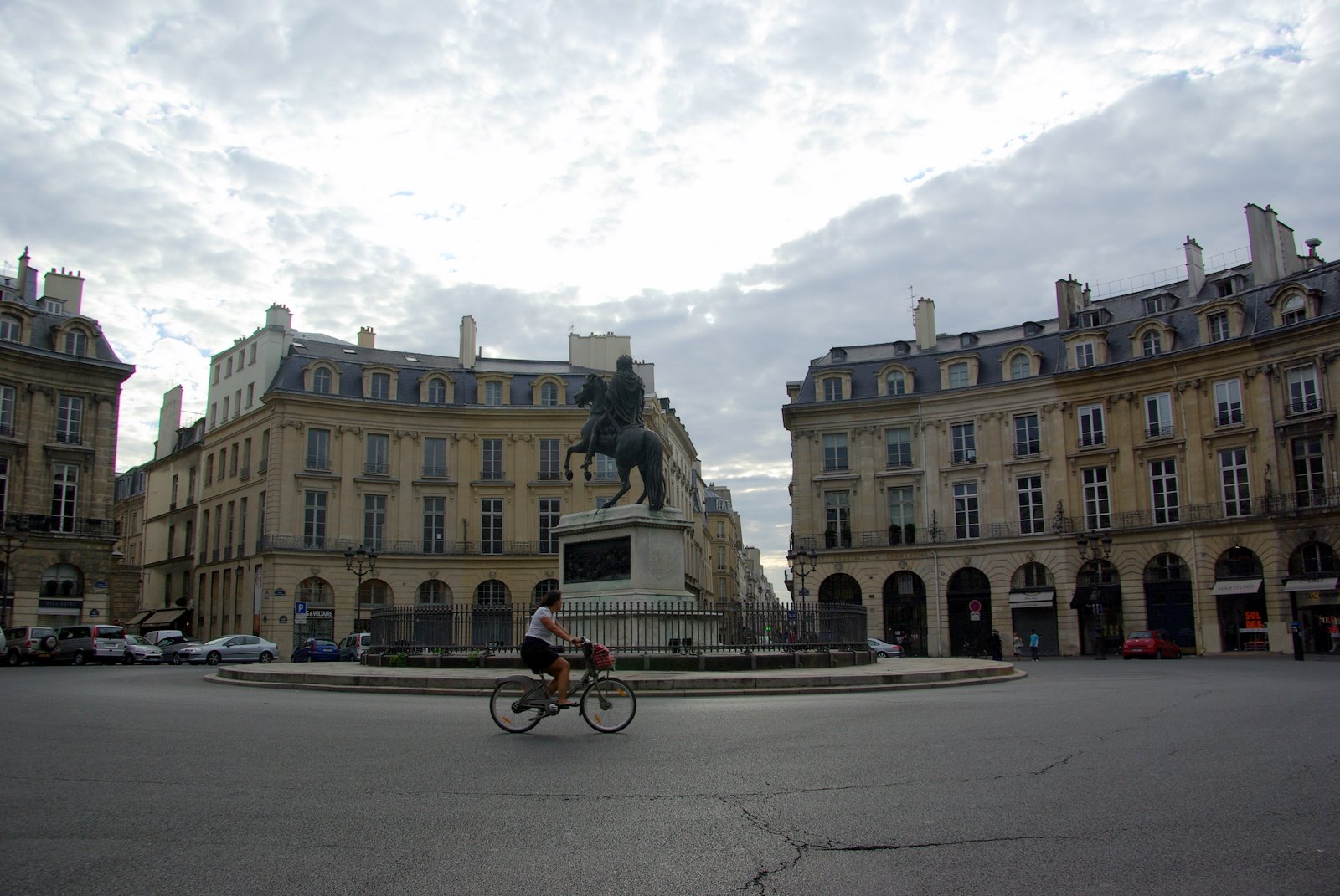 ParisDailyPhoto Place des victoires