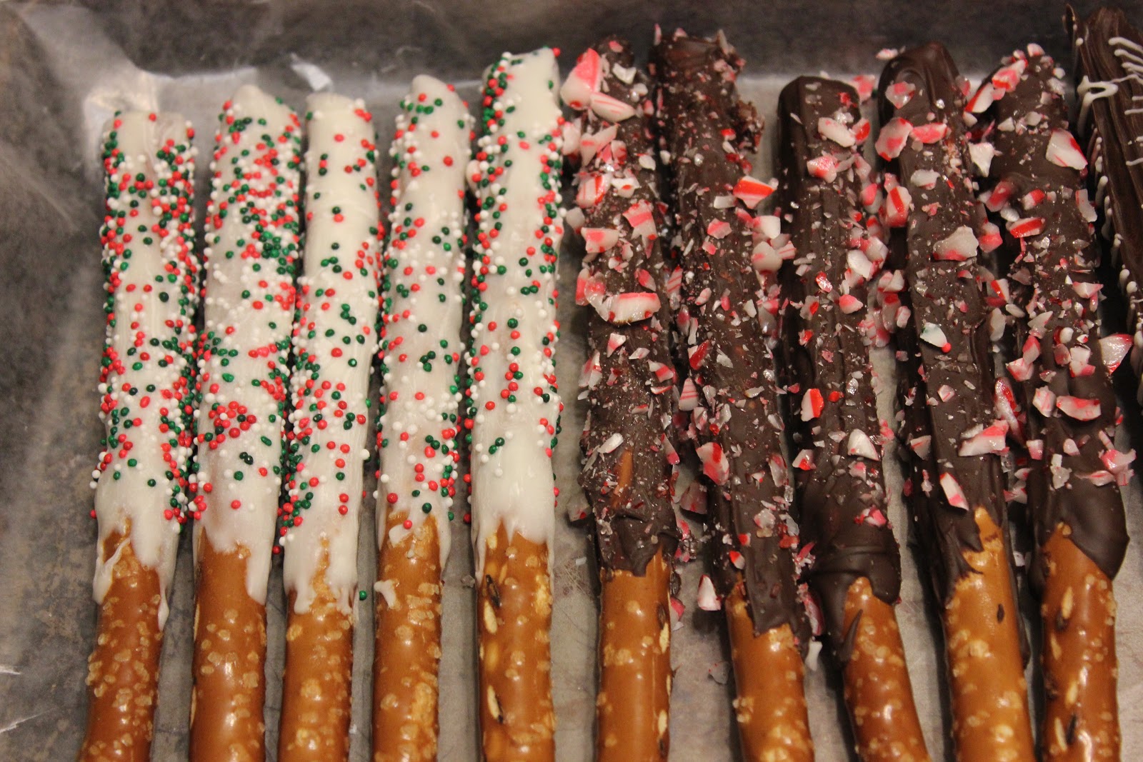 THE BUSY MOM CAFE ChocolateDipped Pretzel Rods