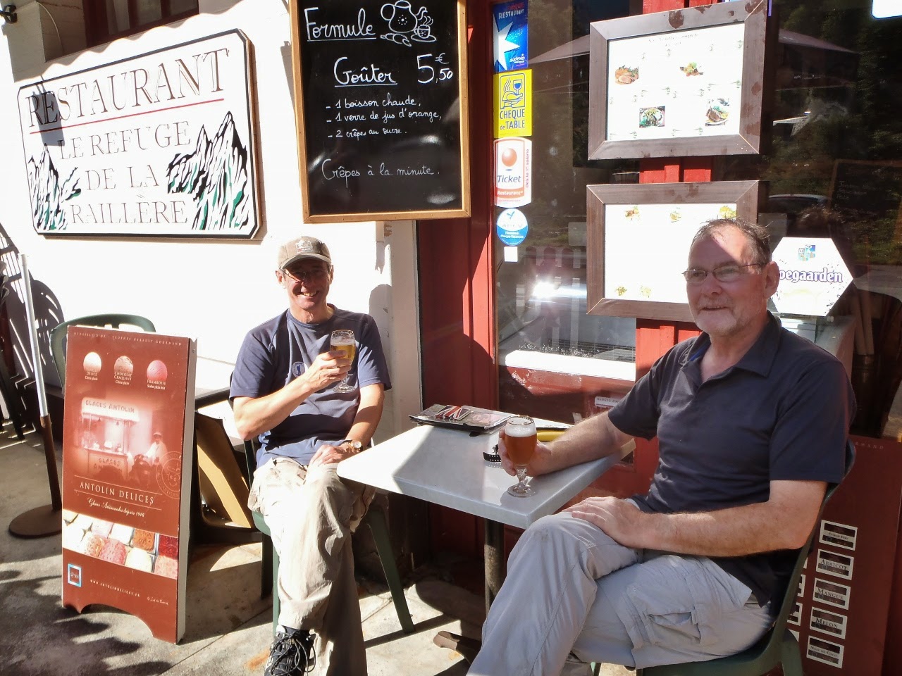 Phil and Dave atbar in La Railliere