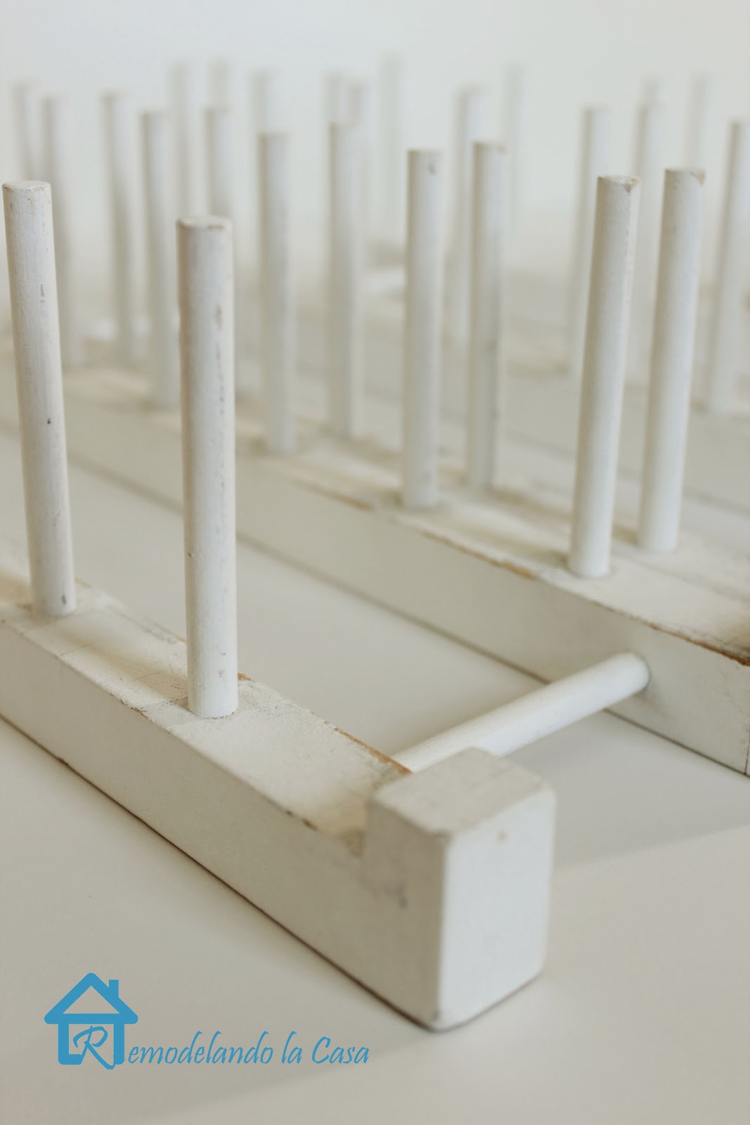 Easy to Build Plate Rack Remodelando la Casa