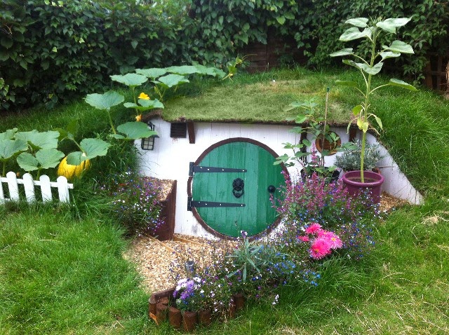 Foto: Cara Membuat Rumah Hobbit Mini di Pekarangan [Step By Step]